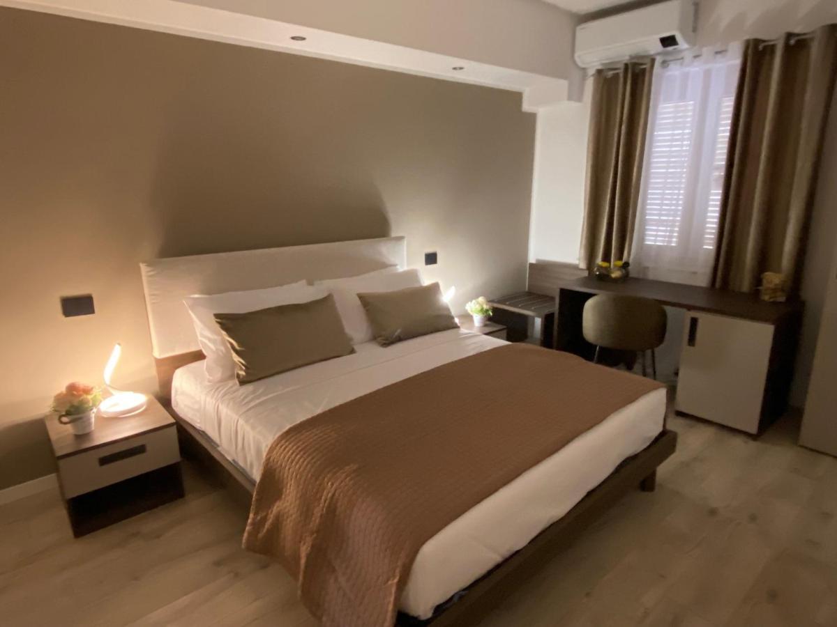 Hotel Plaza Ungheria Palermo Luaran gambar